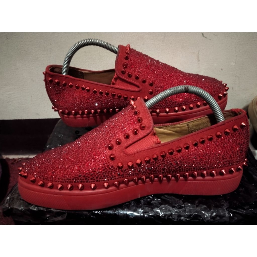  AI￼￼Sepatu ini adalah Christian Louboutin Pik Boat sneakers size 42
