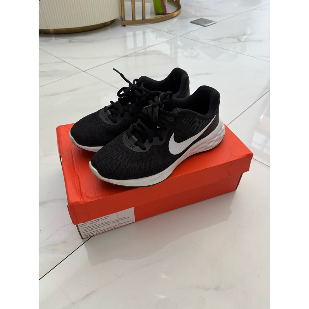 preloved NIKE ORI kondisi 99% size 37.5 EUR