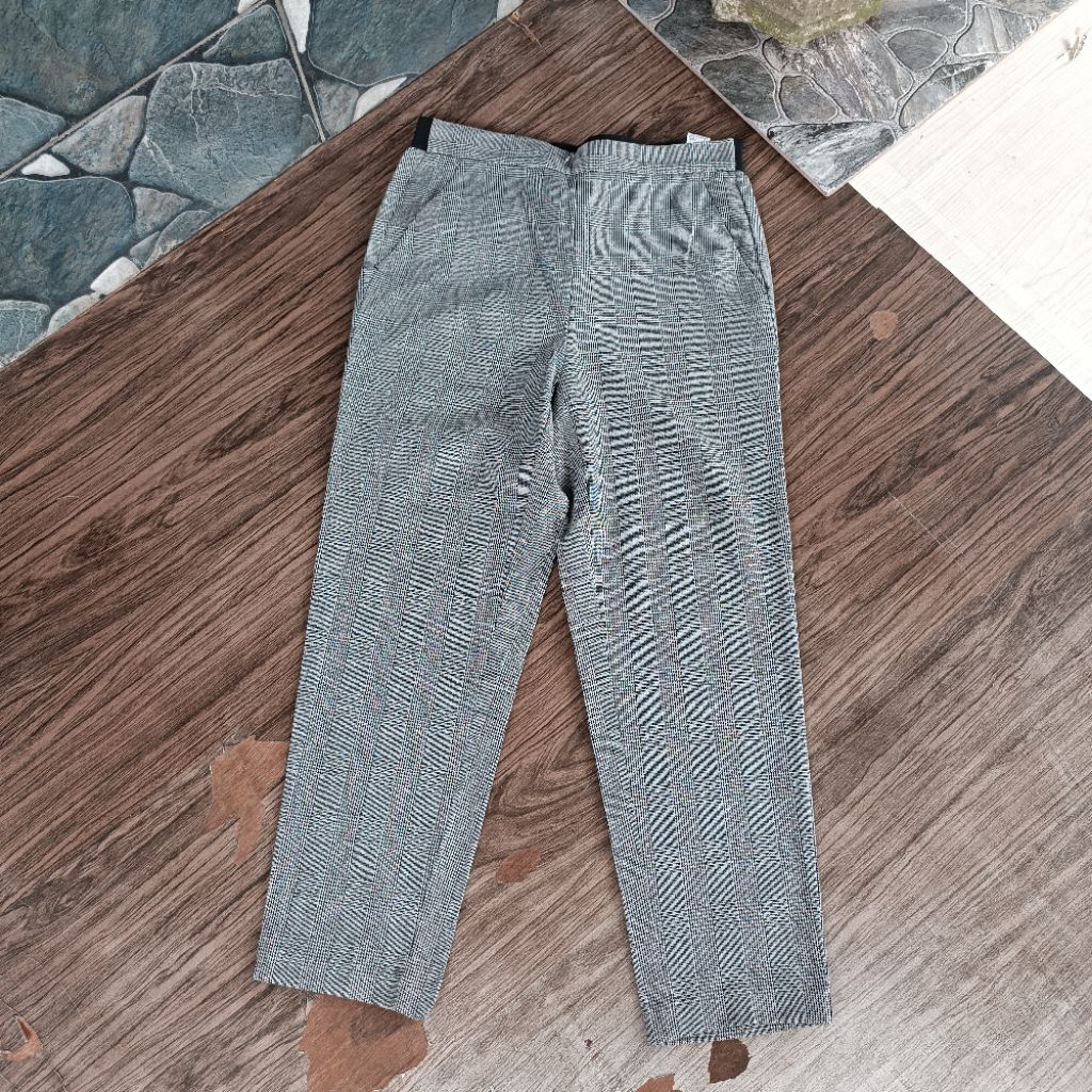 ankle pants gu uniqlo tartan ( sz 27 panjang 88 cm perhatikan pxl)