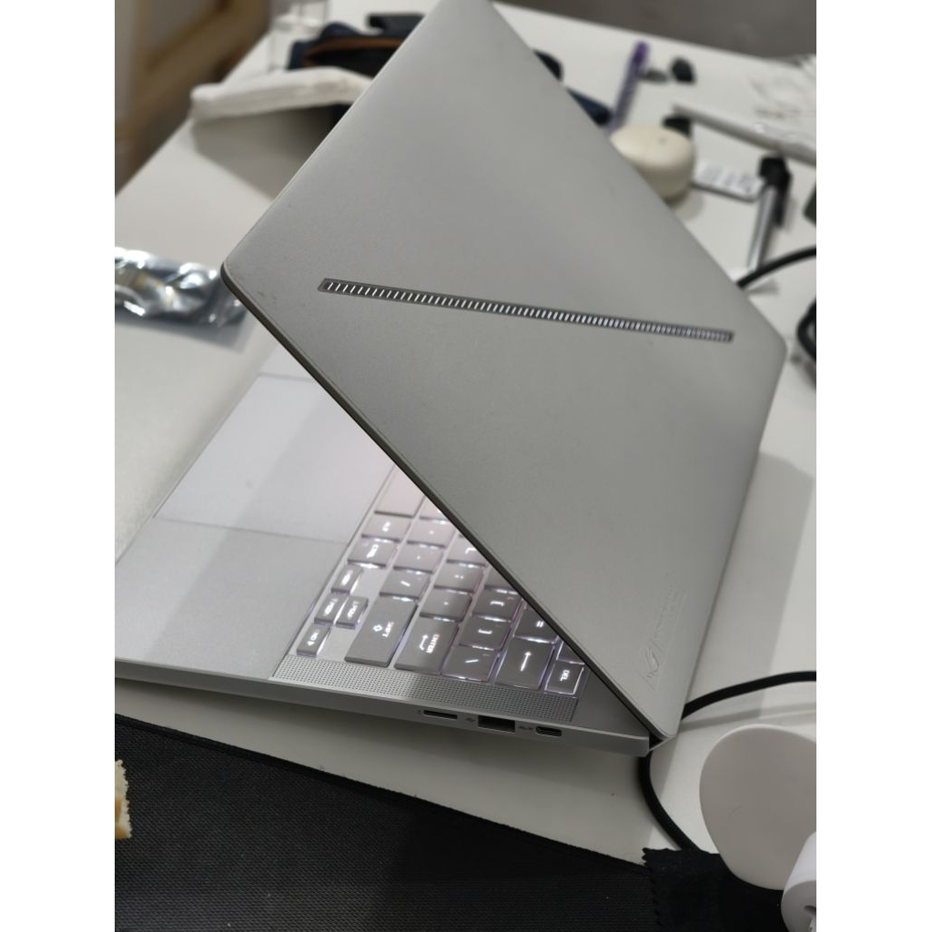 ASUS ROG Zephyrus G14 GA403UV (2024) laptop gaming bekas second