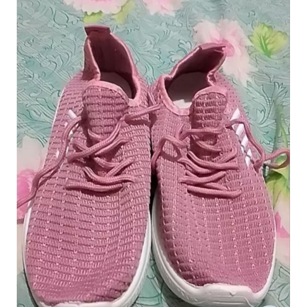 Sepatu wanita pink