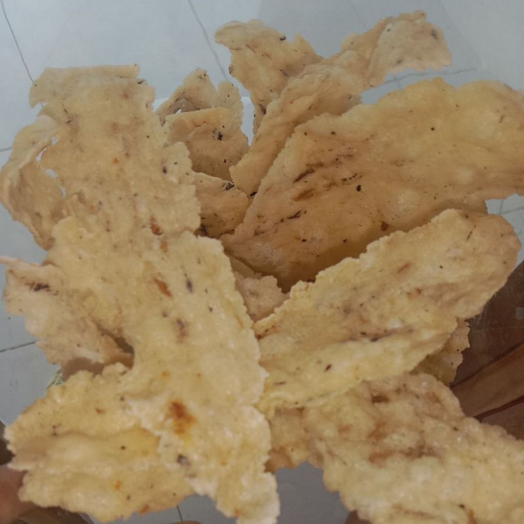 Kriptol (Kripik Pentol) Khas Ambunten