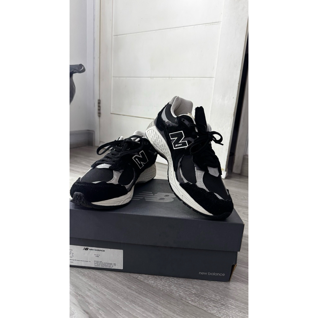 NewBalance 2002R