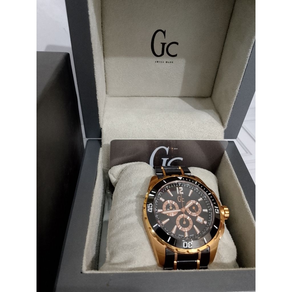 GC Gues collection X76004G2S  bekas sekali pakai sangat mulus