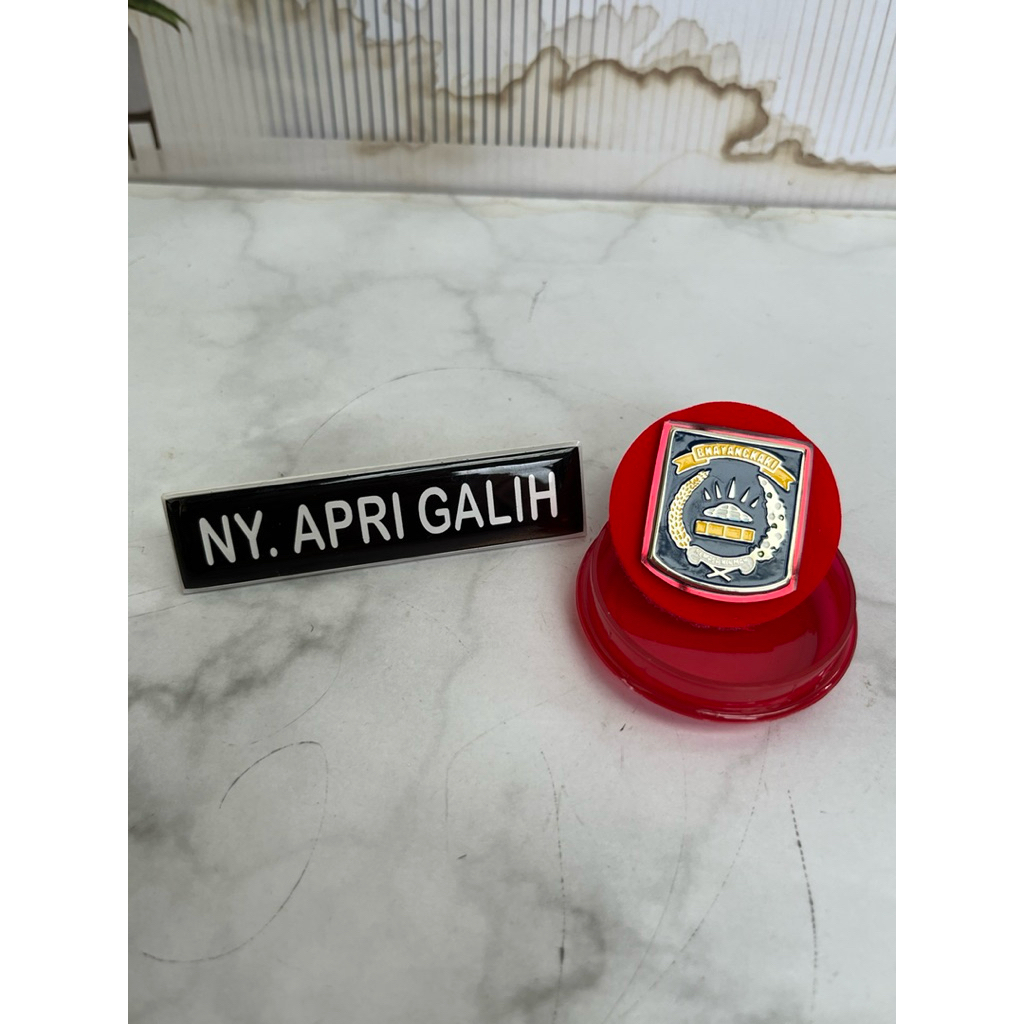 1 set name tag Bhayangkari dan pin Bhayangkari premium lapis Mika merah