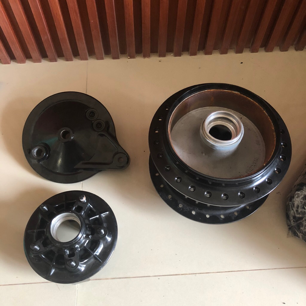 tromol roda belakang rear hub wheel Honda steed 400 shadow cbx400 Original second
