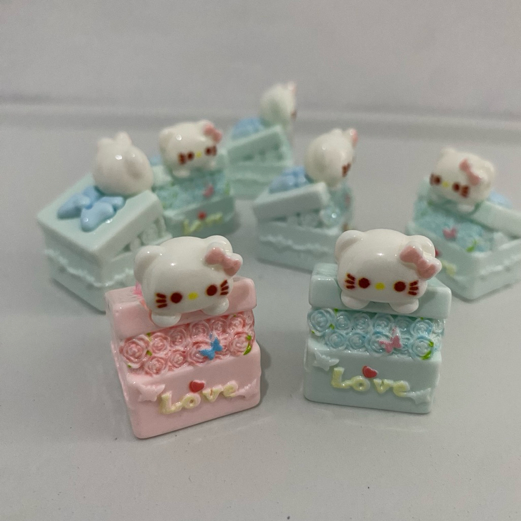 MAINAN ANAK MINIATUR BOX BUNGA HK HELLO KITTY MINI FIGURE CLAY CUSTOM