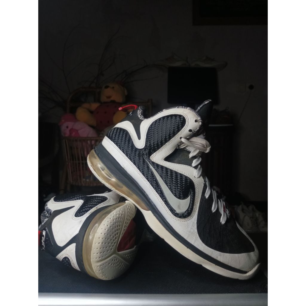 nike lebron james 9 size 42