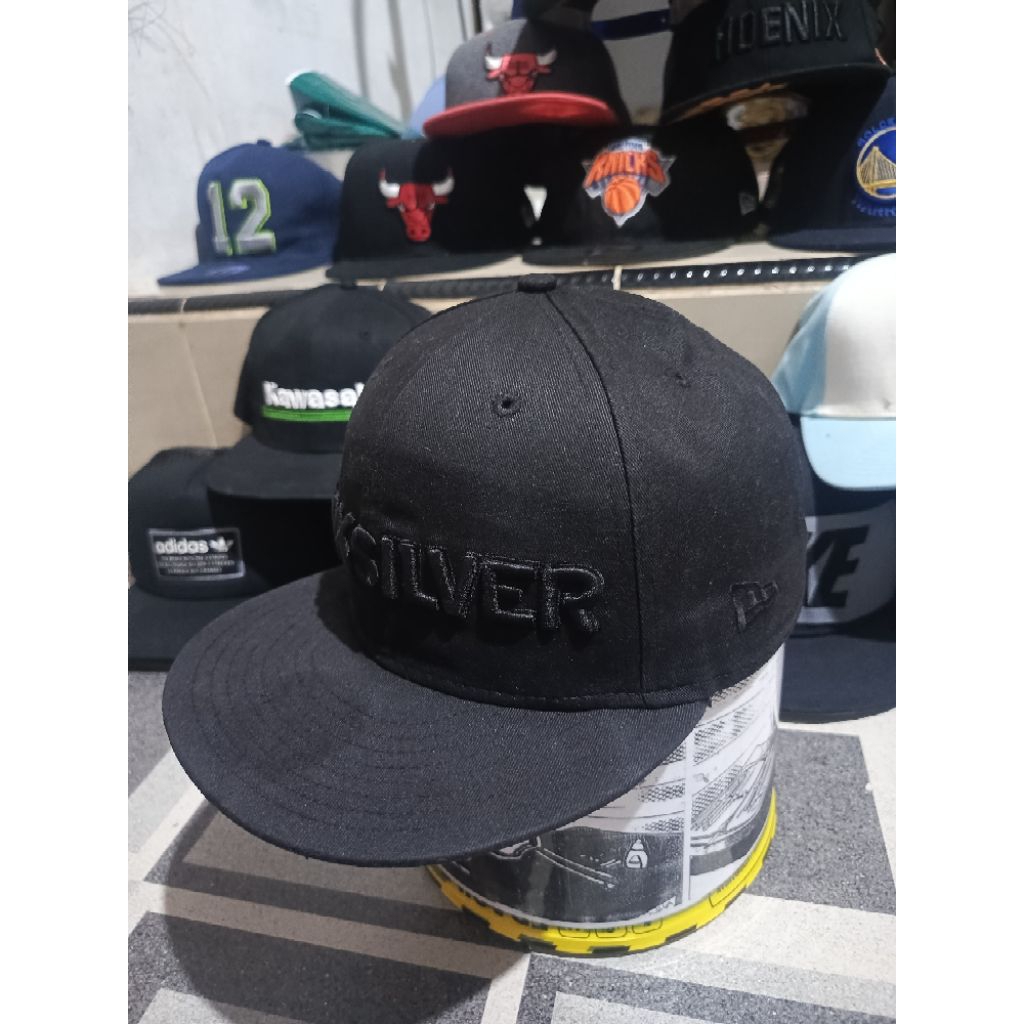 ​Topi Snapback Quiksilver Triple Black New Era 9FIFTY - Topi Surfing Hitam Second Minus Repaint