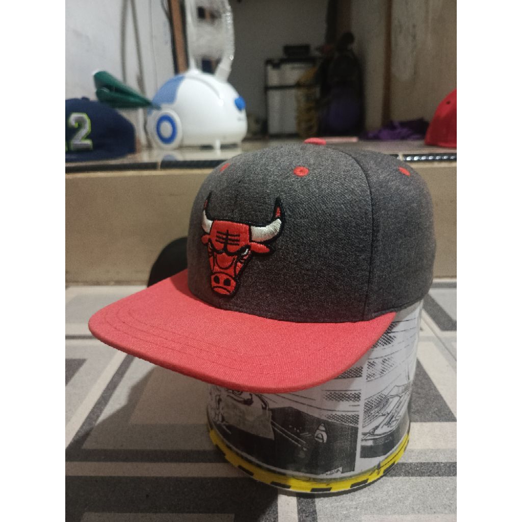 Topi Snapback NBA Chicago Bulls x Adidas Original Grey Red - Topi Basket Bull - Topi Flatbrim Second