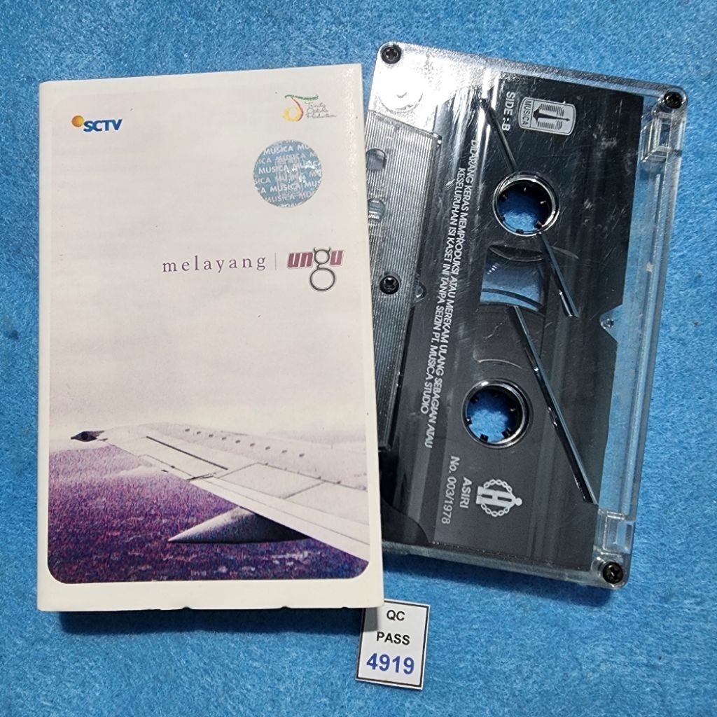 Kaset pita Ungu / Melayang