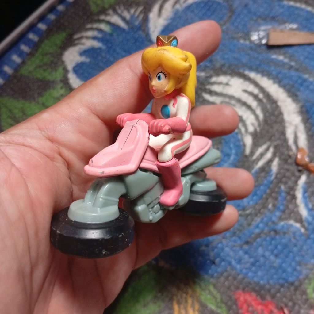 happy meal toys Mario Bros Mario kart princess peach 2015