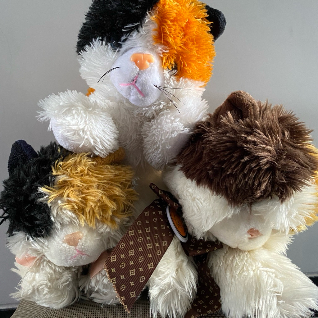 Boneka kucing lucu calico cat plushie preloved