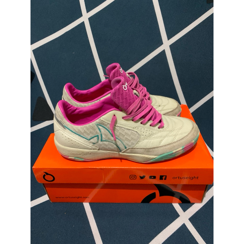 preloved sepatu futsal ortuseight