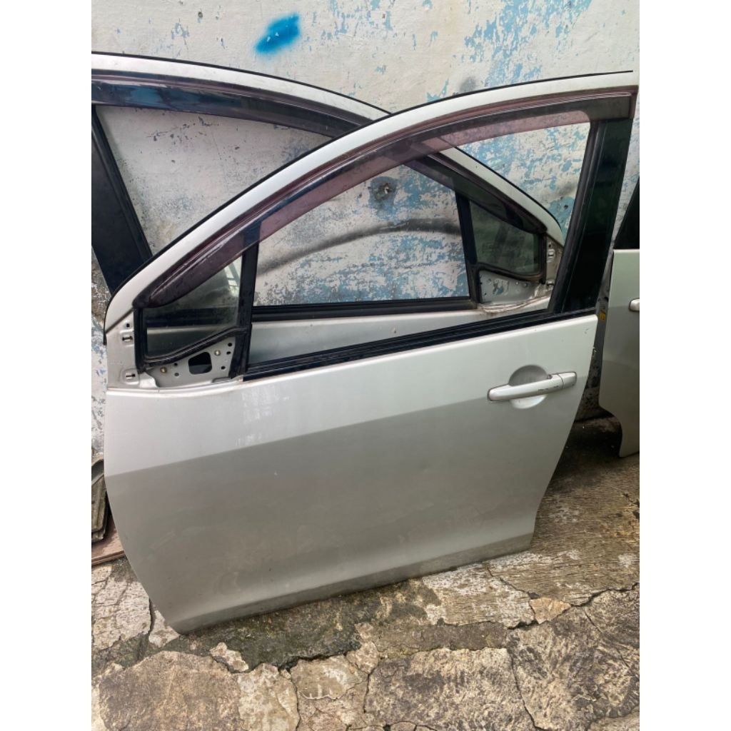 Pintu Depan kiri ertiga lama 2013-2017 ada kaca dan engsel