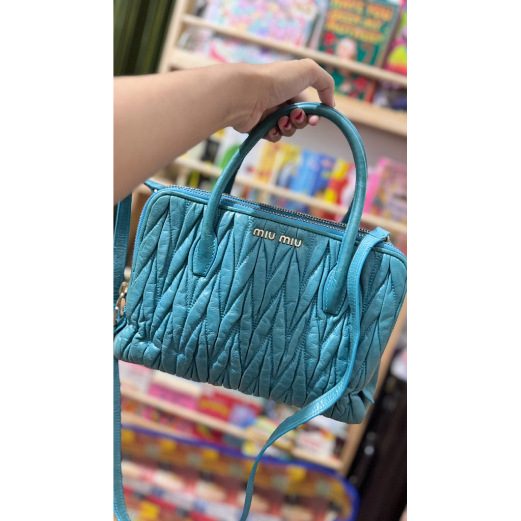 Miu Miu Leather Crossbody In Blue - Tas Second/Tas Preloved/Tas Branded Preloved