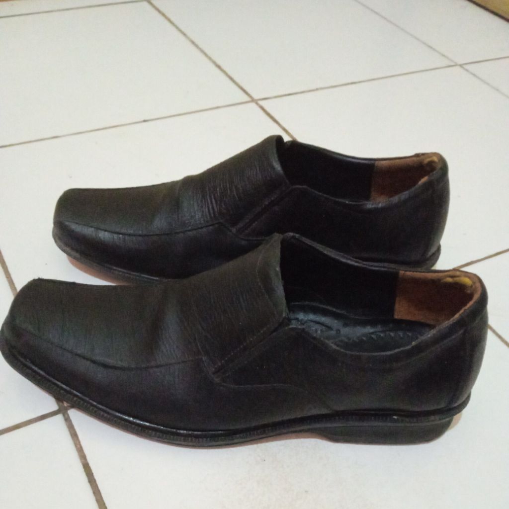 sepatu kulit Kickers original second size 40-41.slip-on