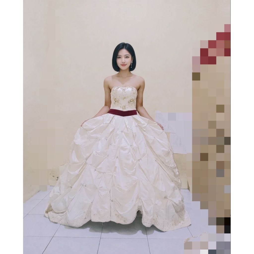 Gaun Pengantin Putih Cantik Berekor