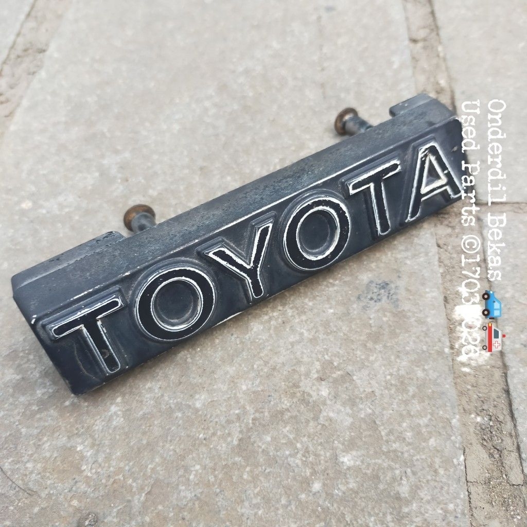Emblem grill Toyota Corona Mark 2 1983