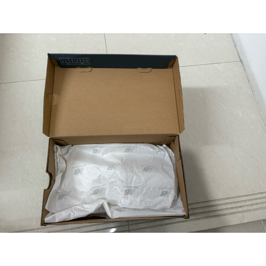 Boks sepatu original authentic shoes box New balance NB 530