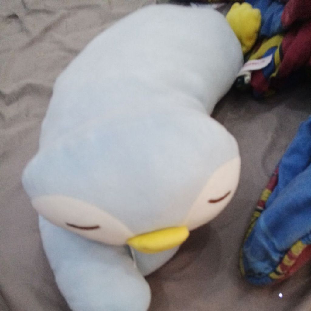 preloved boneka pinguin miniso