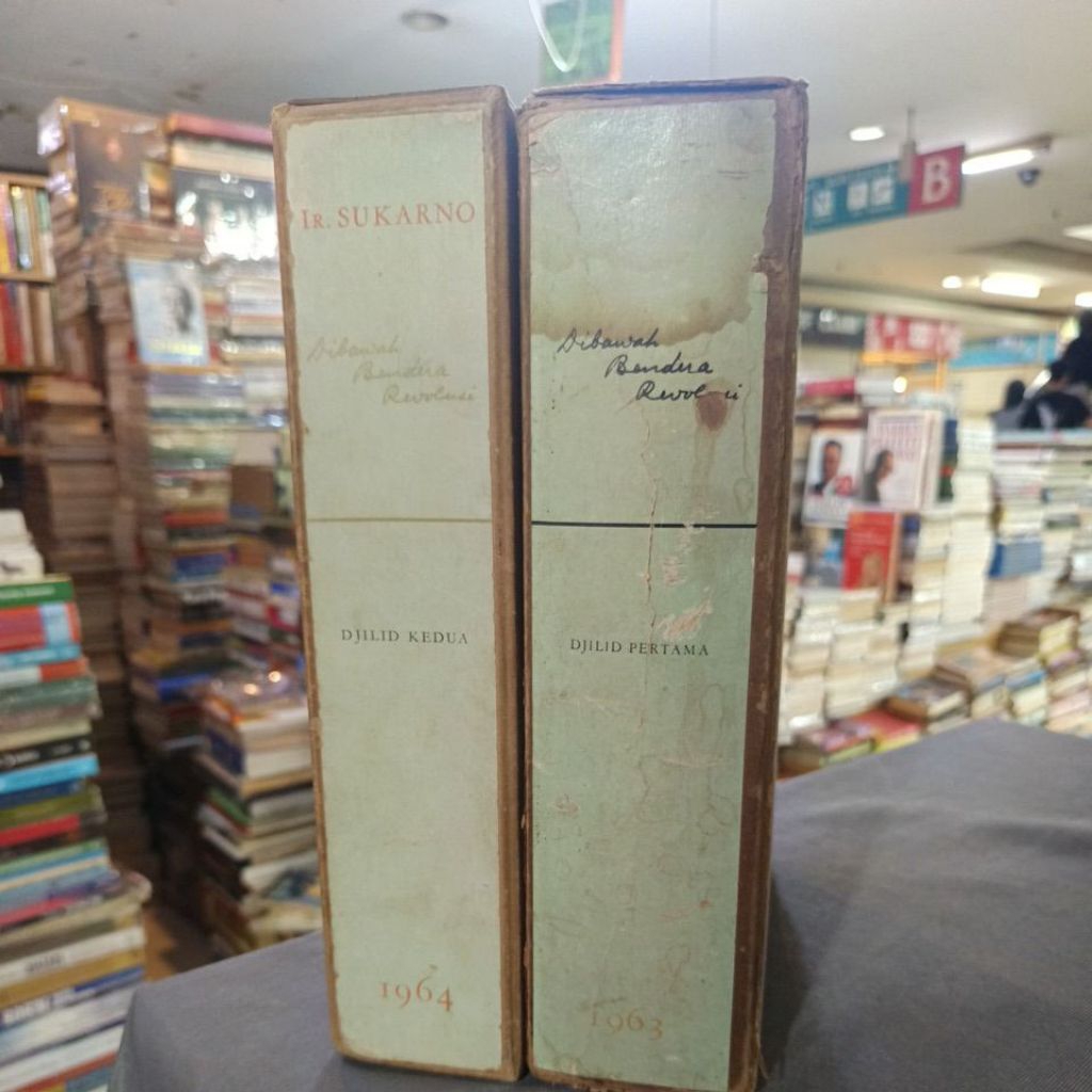 dibawah bendera revolusi dijilid pertama & kedua ORIGINAL tahun 1964 ir Soekarno bung Karno