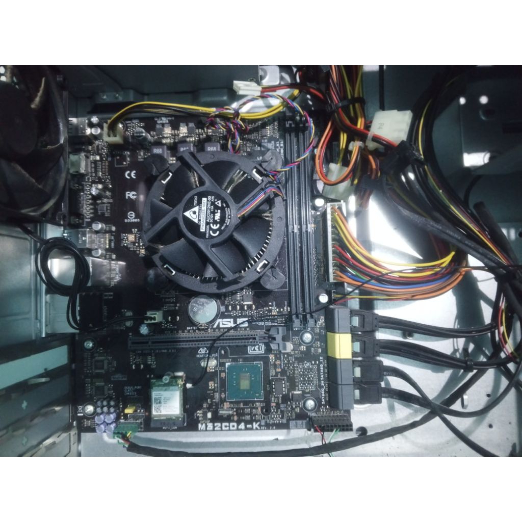 CPU ASUS CORE I7-7700 RAM 8 GB SSD 128 TOWER