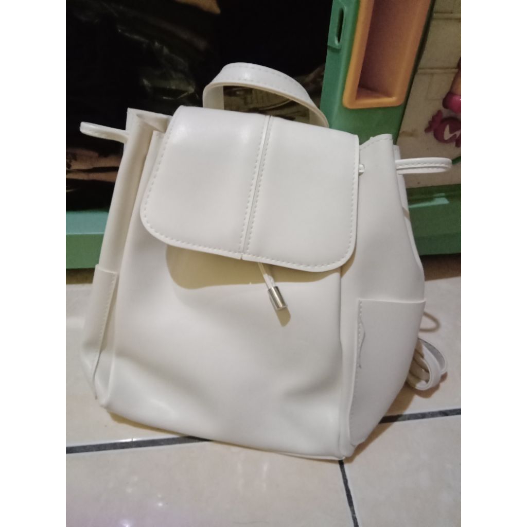 Tas Ransel White Kecil Miniso Kulit Sintetis Halus Ori