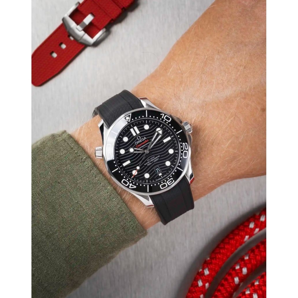 Omega Seamaster Diver Black Rubber 300m 210.32.42.20.01.001