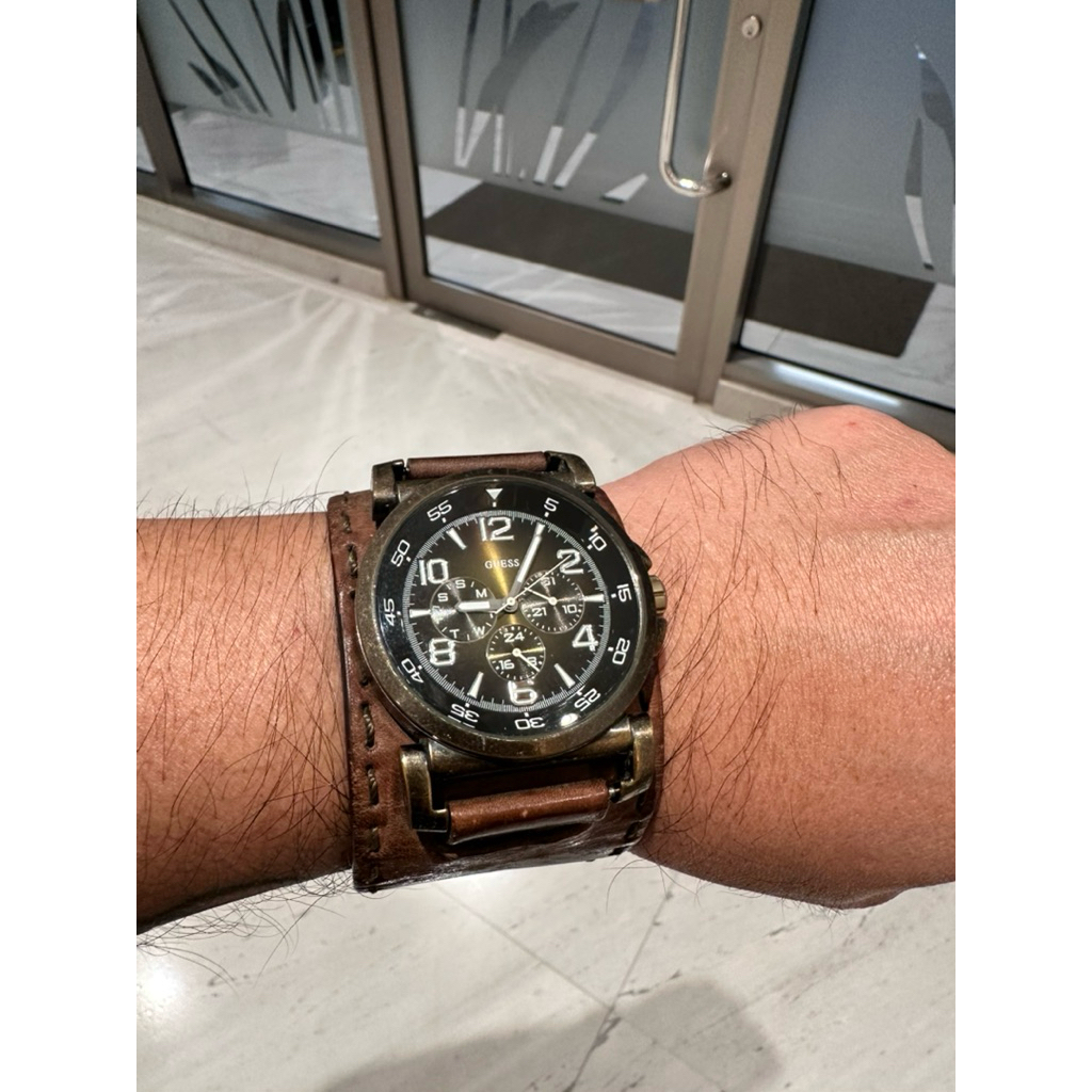 Jam Tangan Vintage Guess Original Kulit Asli - Guess W12588G1 Battery baru