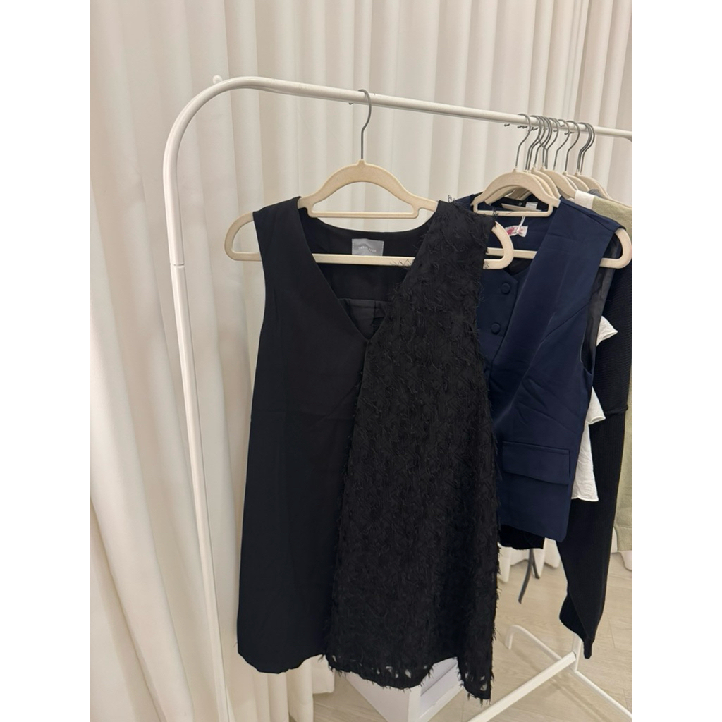 PRELOVED THIS IS APRIL, HNM, HUSH PUPPIES — NO TAG NEVER USE