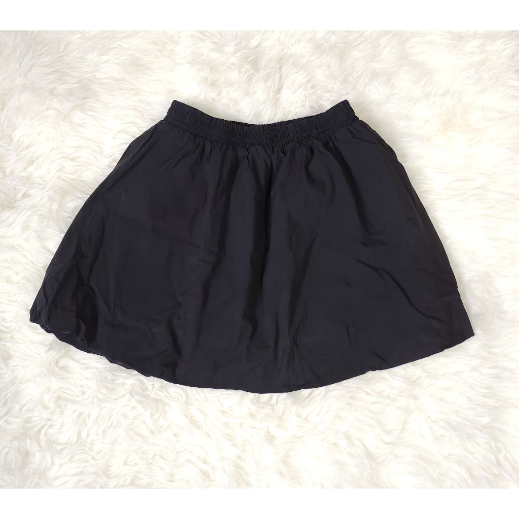 Rok Pendek Balon Hitam Preloved Ada inner Shorts Merk Gaudi size S