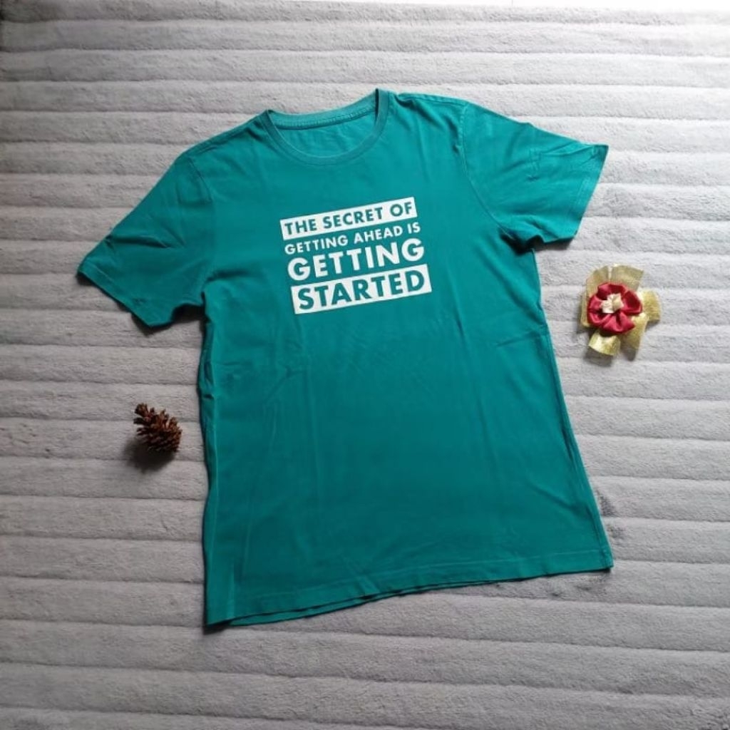 Baju Kaos Pria Warna Hijau Tosca by Giordano