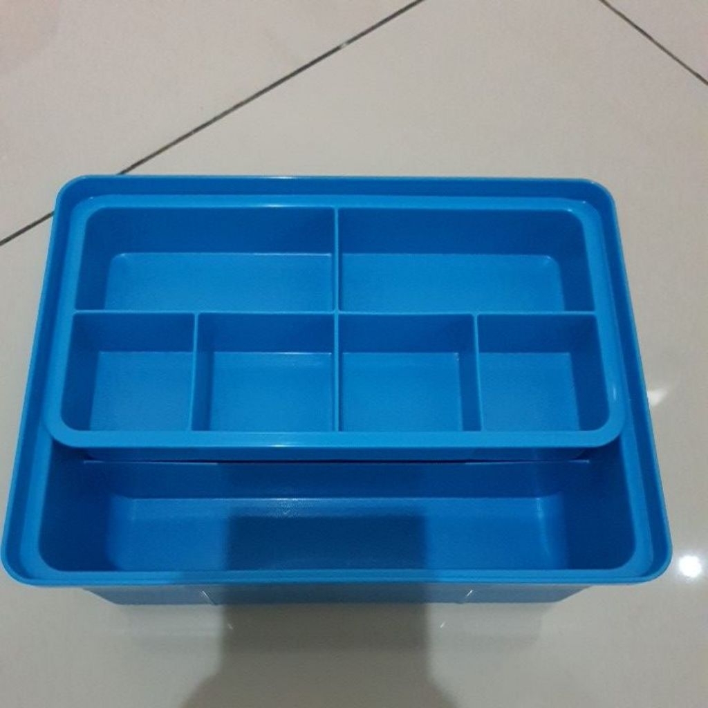TUPPERWARE SNACK KEEPER