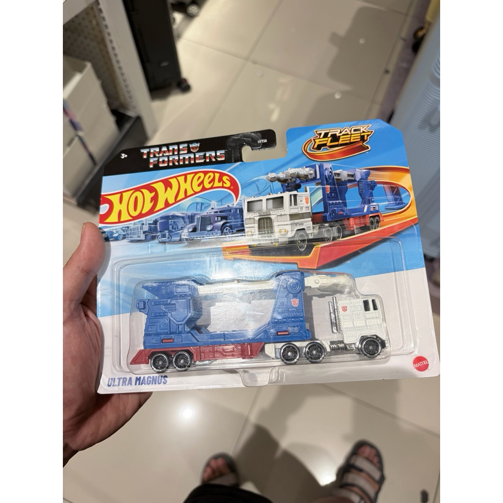 Hot Wheels Transformers Ultra Magnus