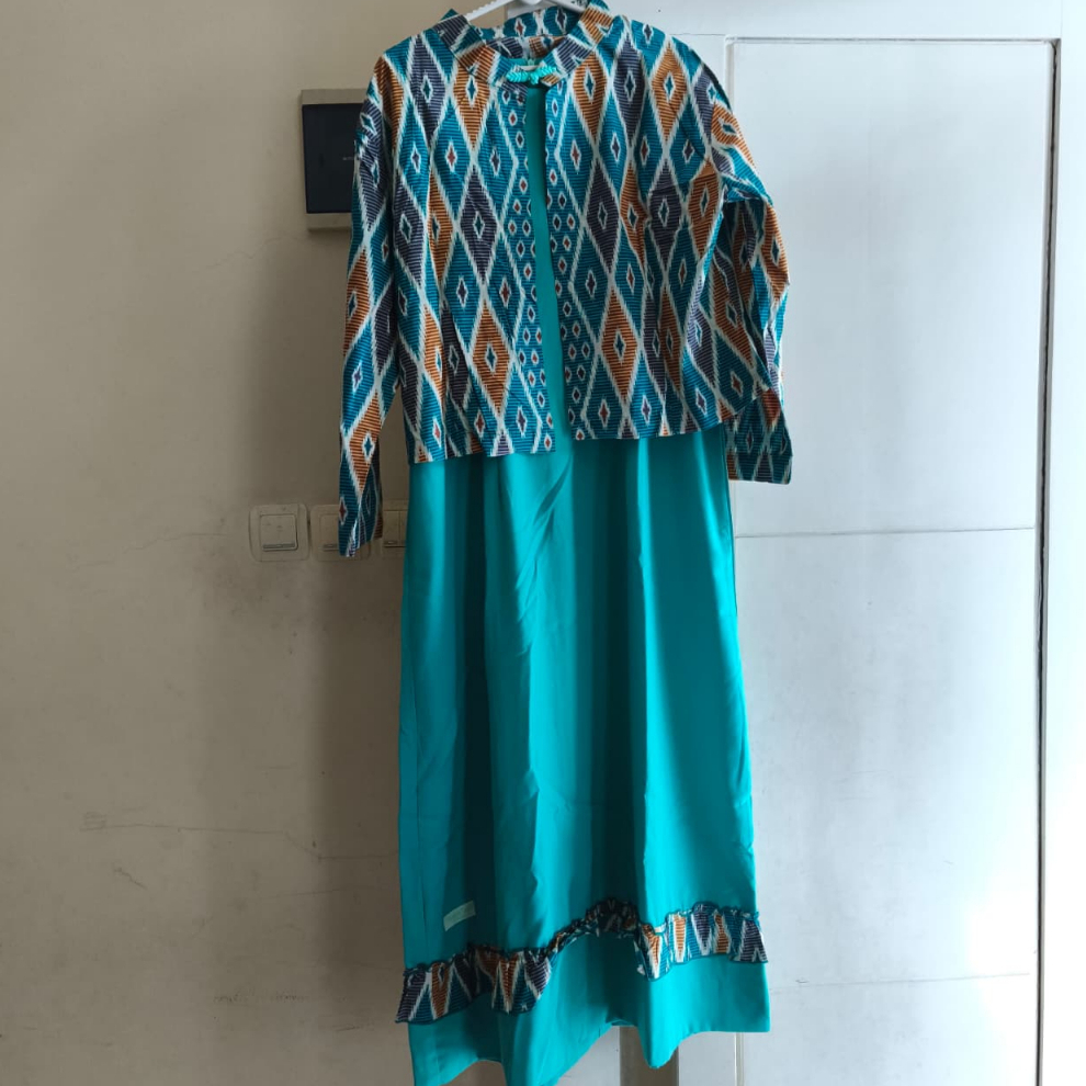 Gamis Polos dan Outer Vest Batik Wanita Syar'i Warna Hijau Tosca TsalaTsa Collection (Preloved/Secon