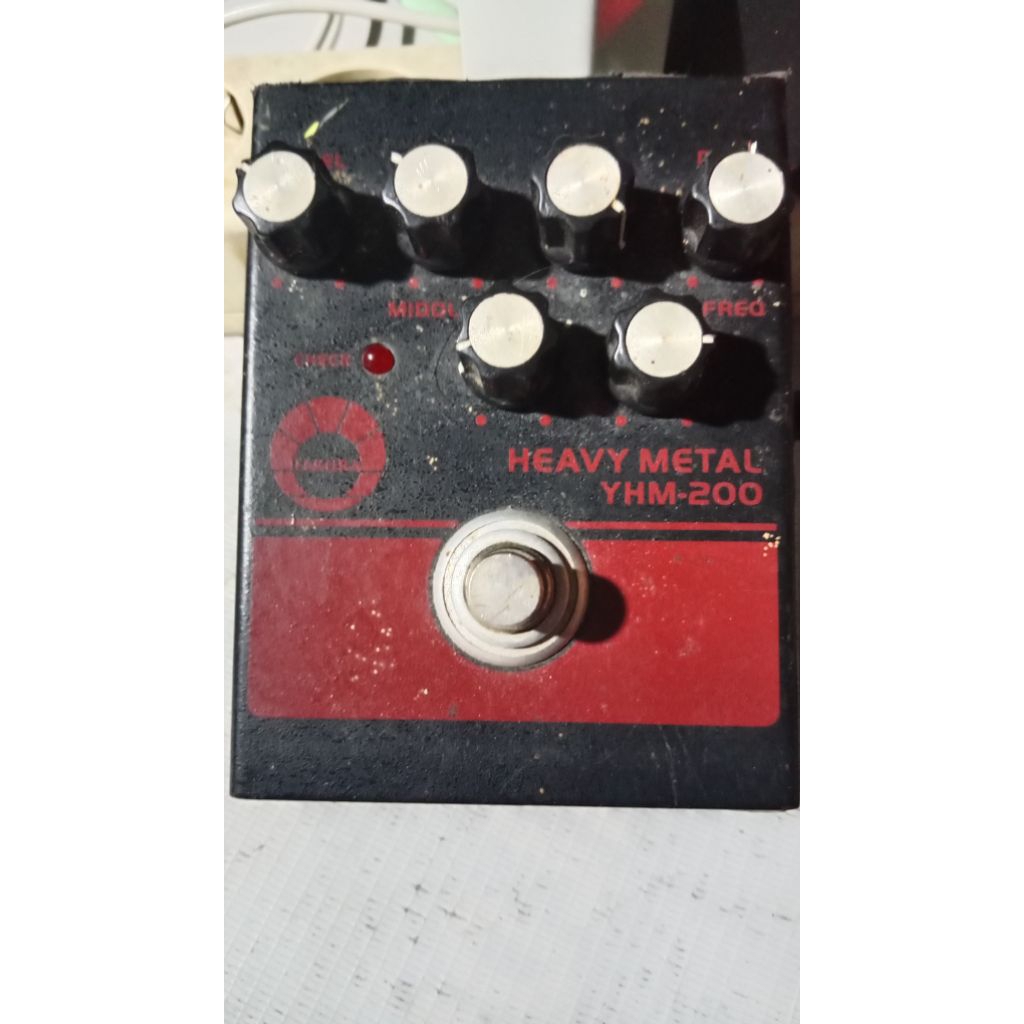 Efek Gitar Heavy Metal YHM-200