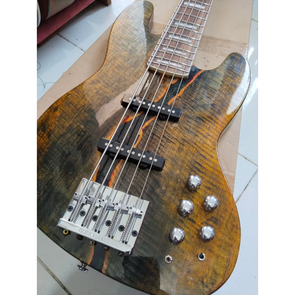 Bass 5string New Custom Hight Quality Aktif-Pasif (no merk)