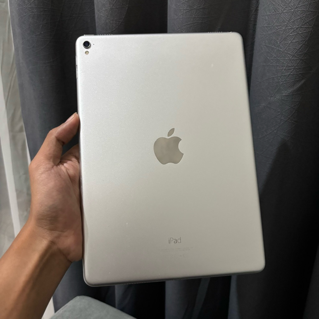 iPad Pro 2016 9.7" 128gb Silver ex Inter Mulus Unit Only