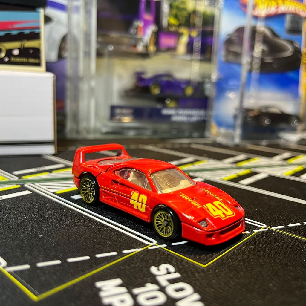 Hot Wheels Ferrari F40 Gold Medal (Varian Velg) Loose