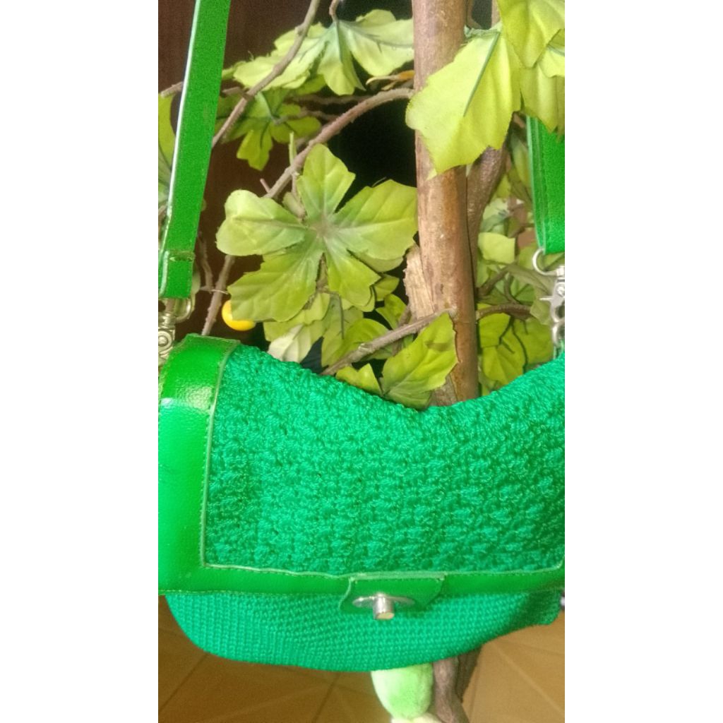 Tas selempang rajut preloved second