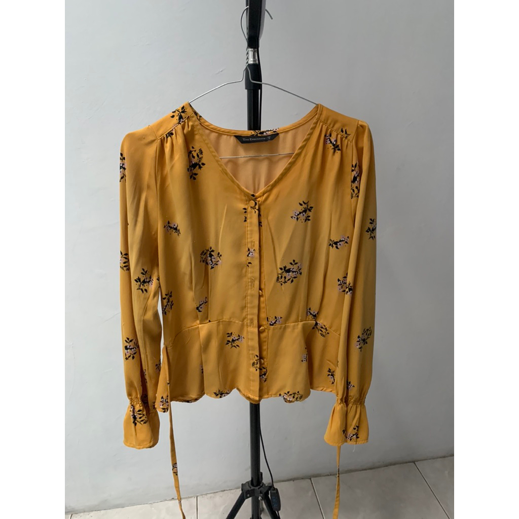 [PRELOVED] Blouse The Executive motif bunga size s