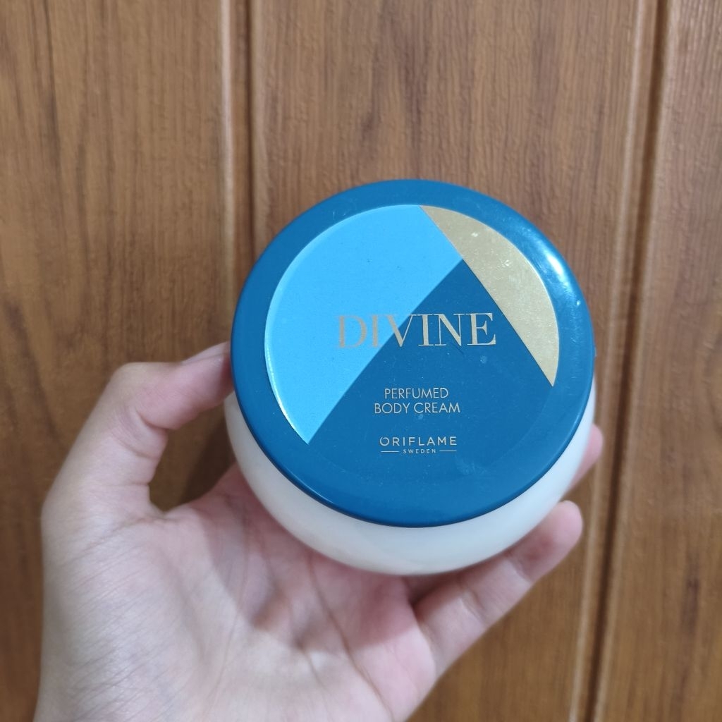 PRELOVED PERFUMED BODY CREAM ORIFLAME DIVINE