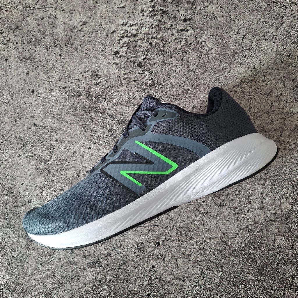 sepatu lari NB413 men running shoes grey