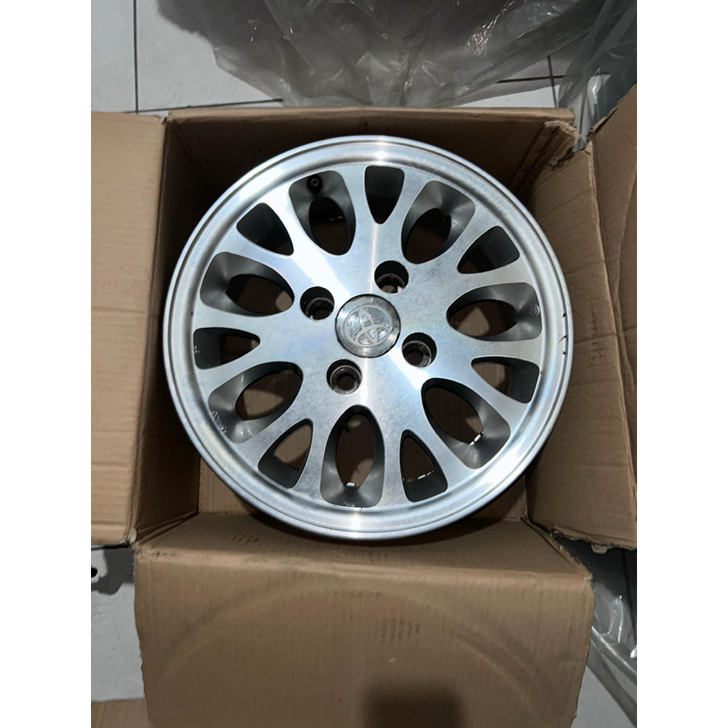 Velg kijang krista R15