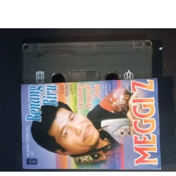 kaset pita meggy z benang biru