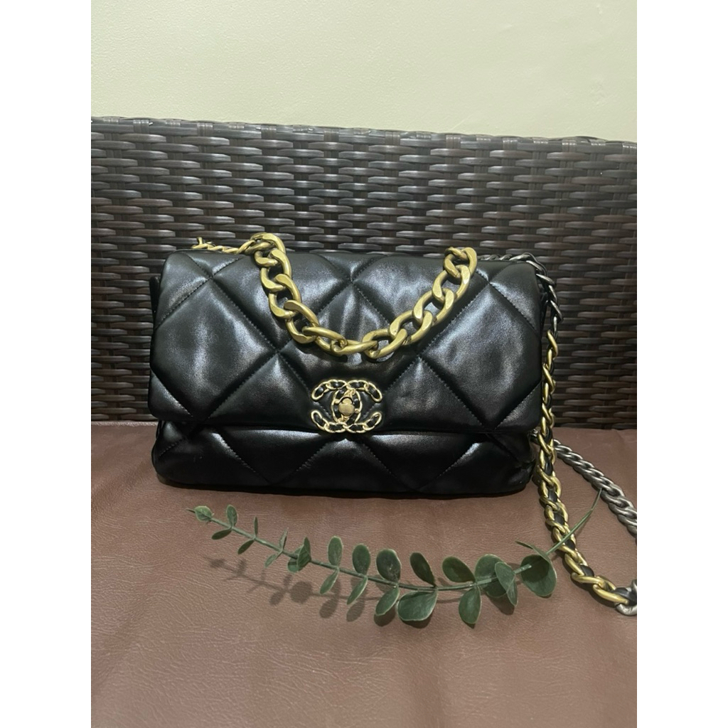 Tas Chanel C19 Preloved like new