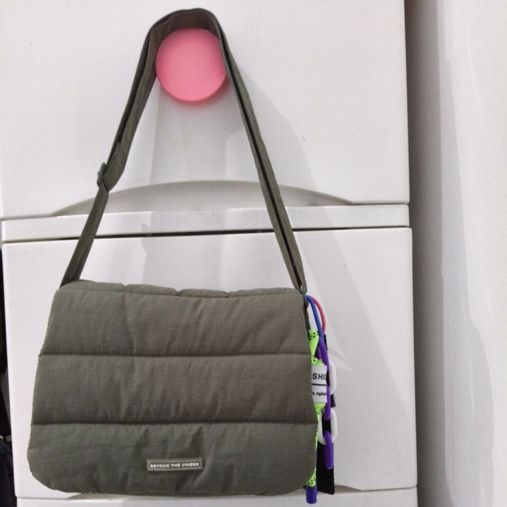 preloved btv poofy bag