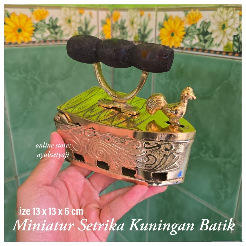 Miniatur Setrika Kuningan size 02 model Besar Batik Ukir Setrika Besar Logam Brass antik Kuningan ke