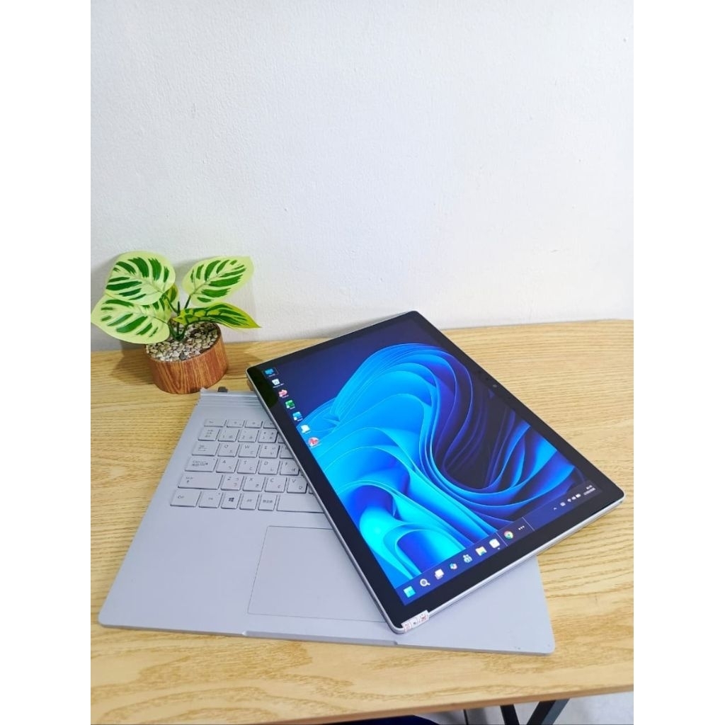 Laptop 2in1 Tablet Microsoft Surface book 2 Core i5 7300u (7th Gen) Ram 8GB Ssd 256GB Touchscreen Ip